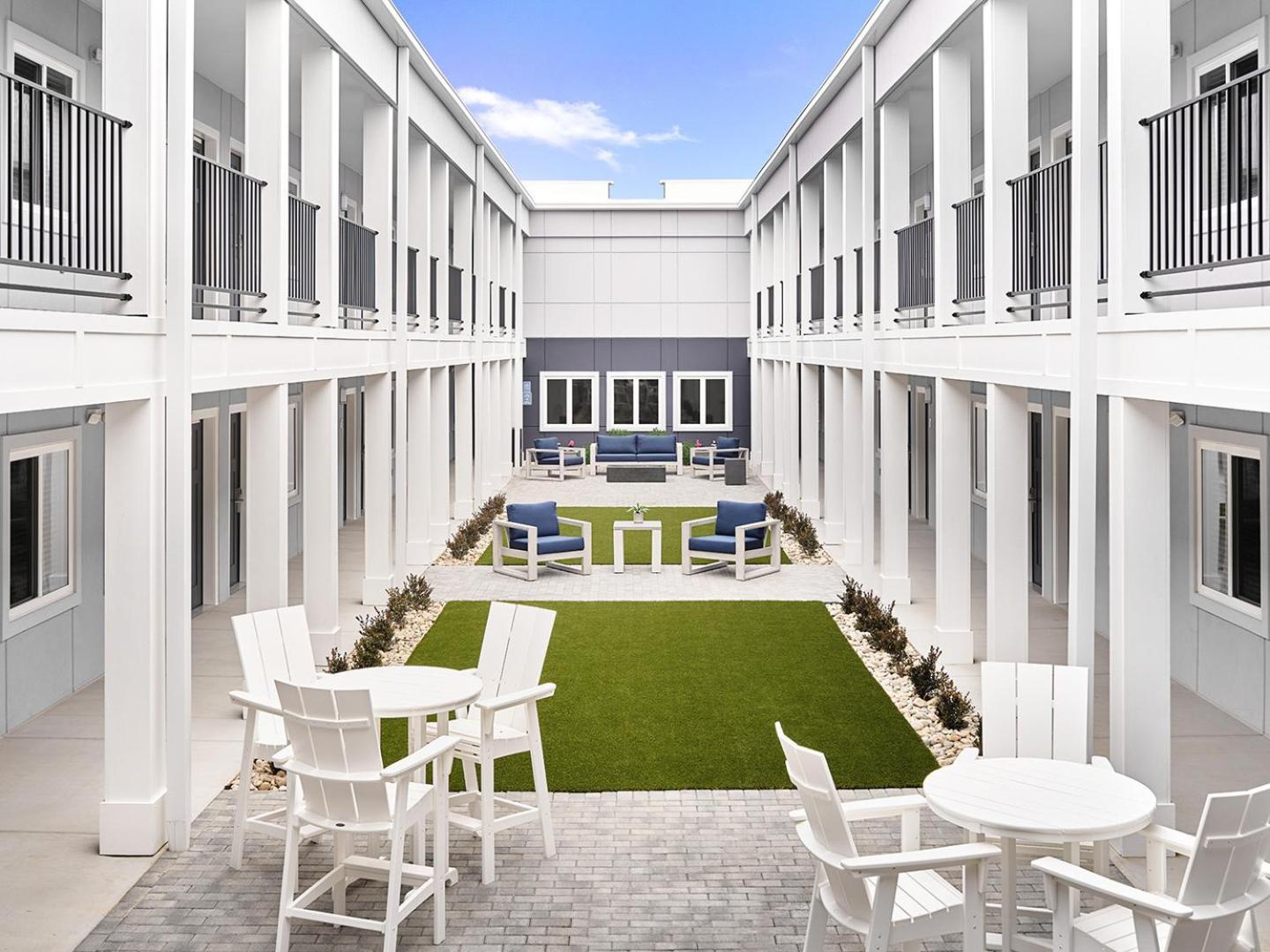 Stayapt Charlotte North Hotel 3*